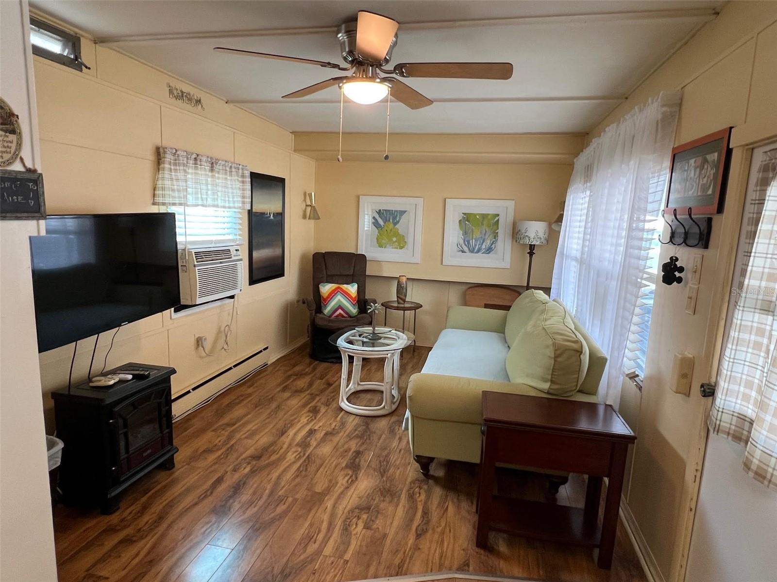 Listing photo id 9 for 4097 46th Avenue N 323