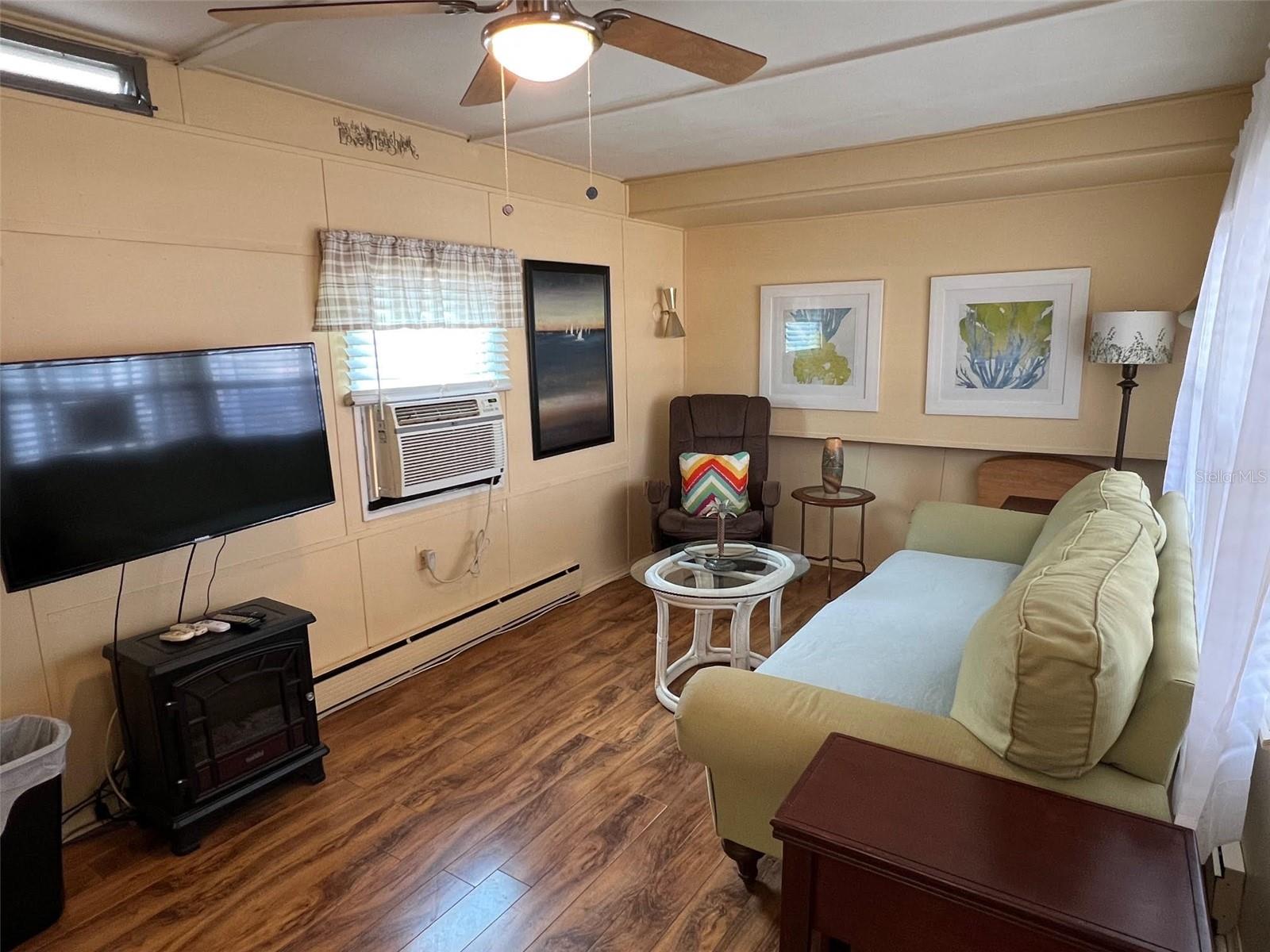 Listing photo id 10 for 4097 46th Avenue N 323