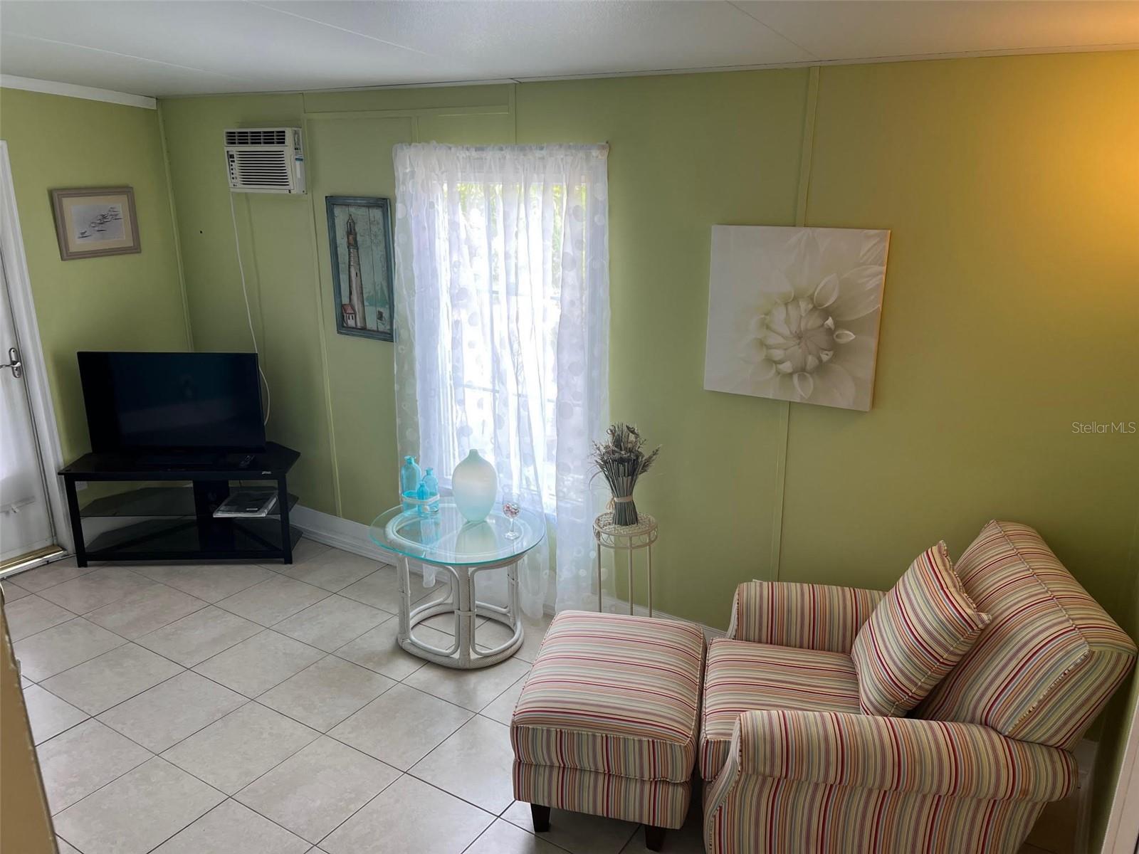 Listing photo id 11 for 4097 46th Avenue N 323