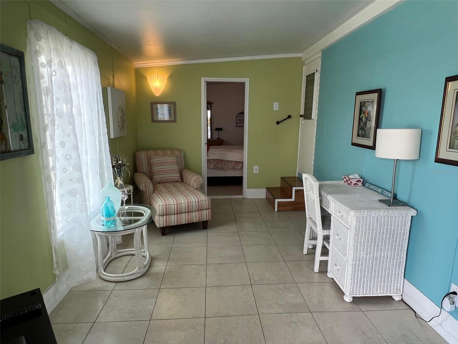Listing photo id 13 for 4097 46th Avenue N 323