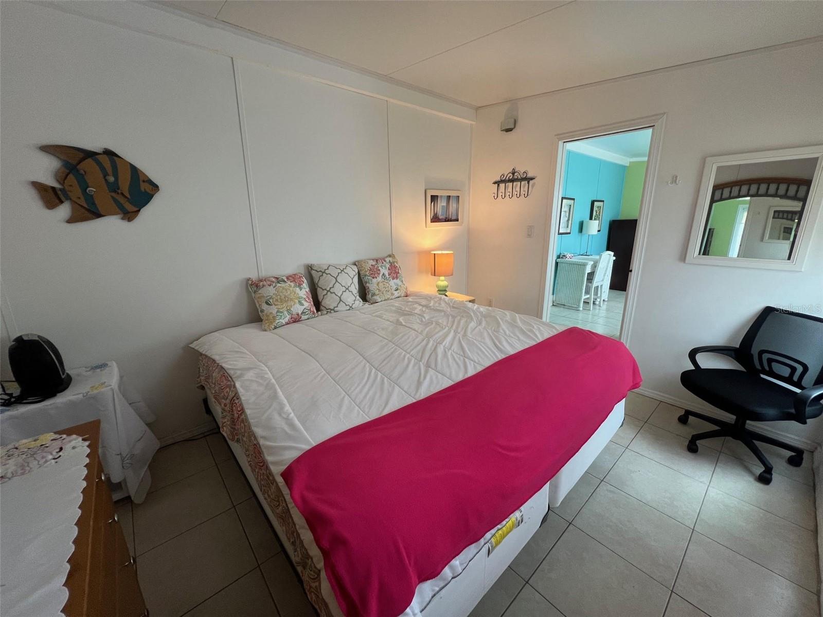 Listing photo id 16 for 4097 46th Avenue N 323
