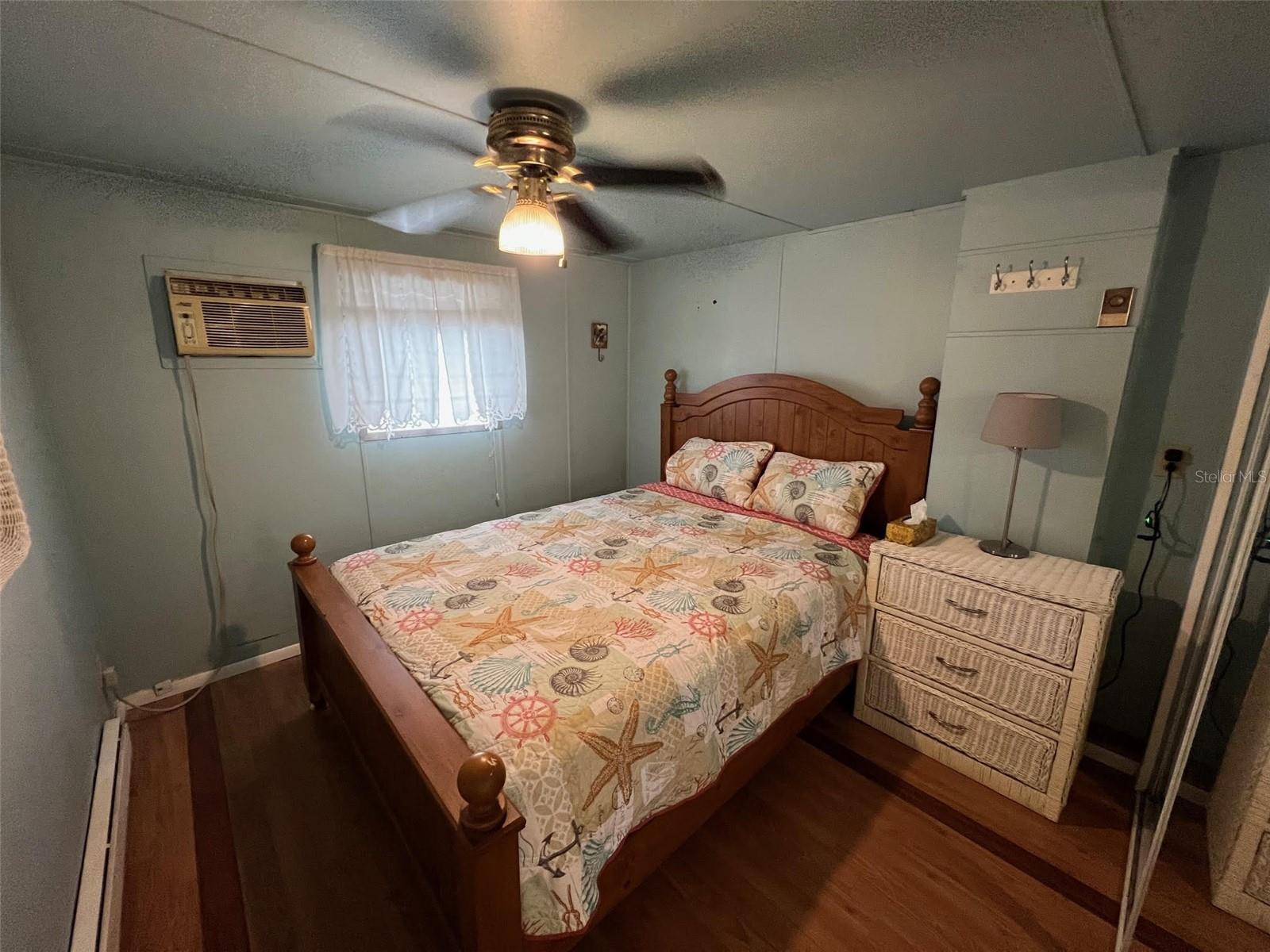 Listing photo id 17 for 4097 46th Avenue N 323