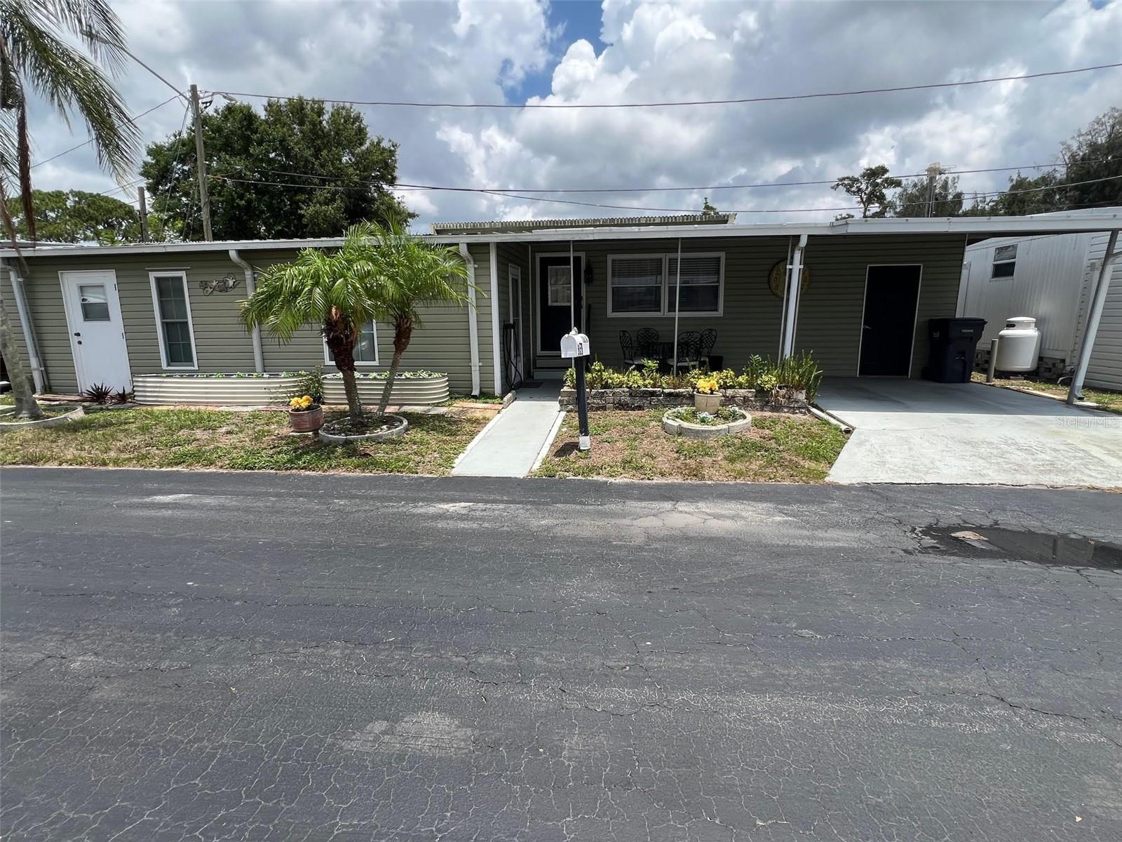 Listing photo id 0 for 4097 46th Avenue N 323