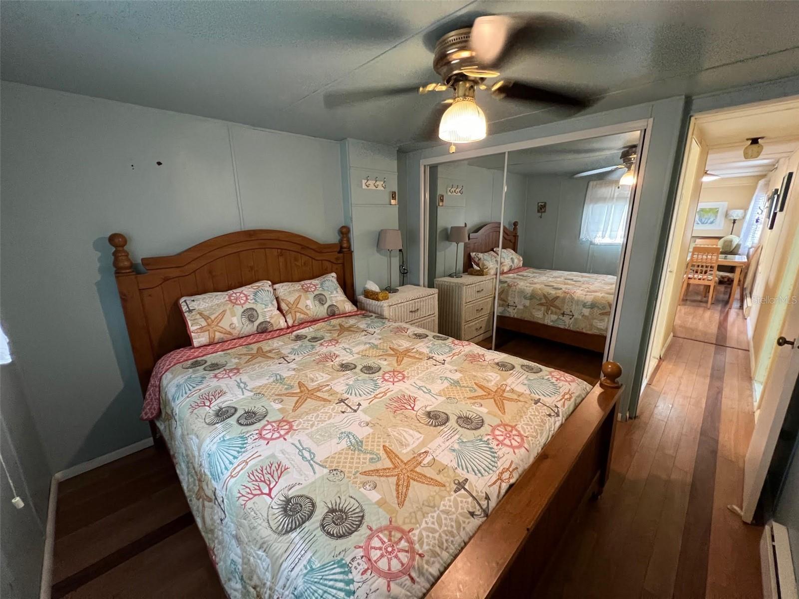 Listing photo id 18 for 4097 46th Avenue N 323
