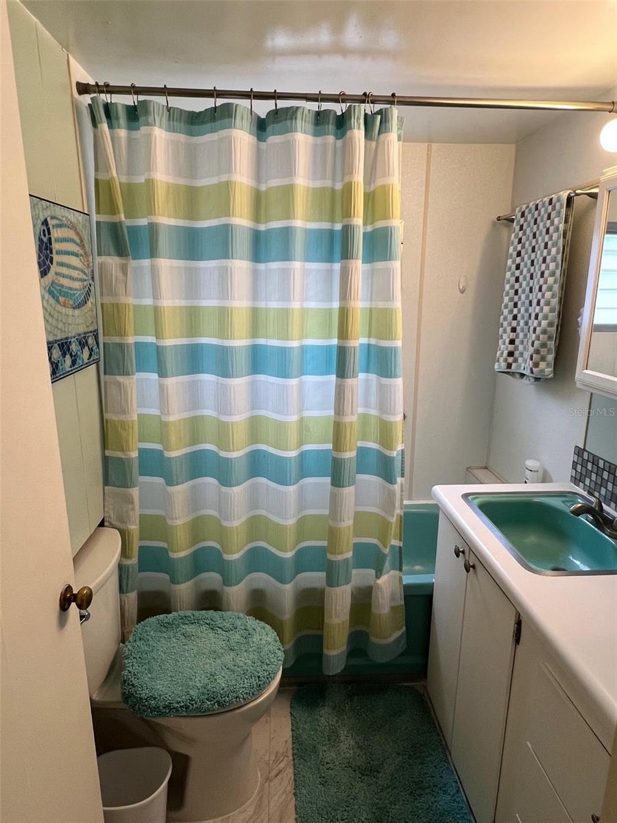Listing photo id 20 for 4097 46th Avenue N 323