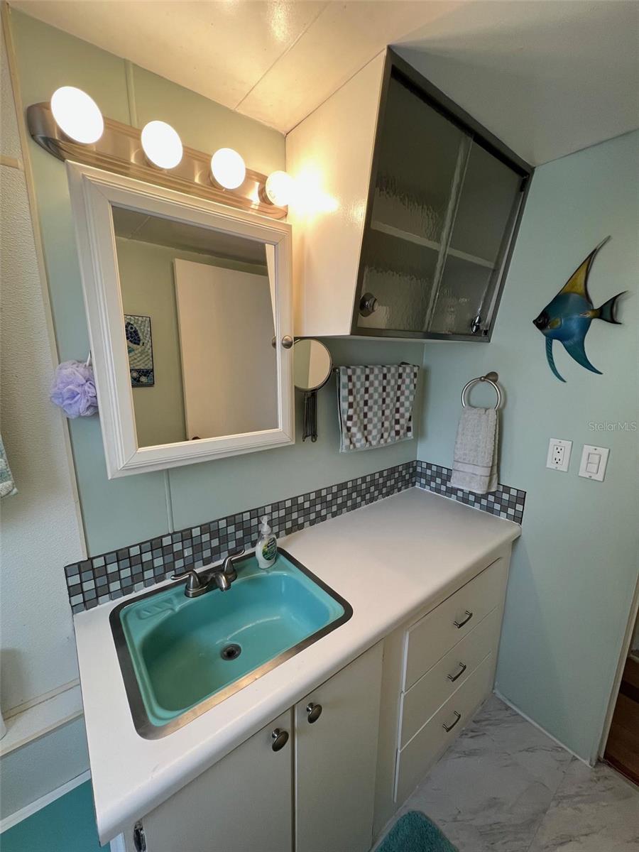 Listing photo id 21 for 4097 46th Avenue N 323