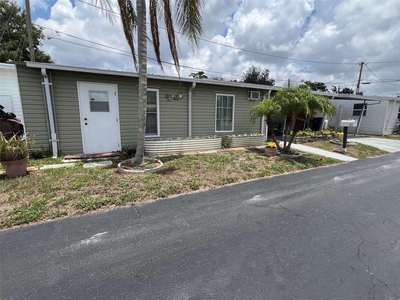 Listing photo id 1 for 4097 46th Avenue N 323