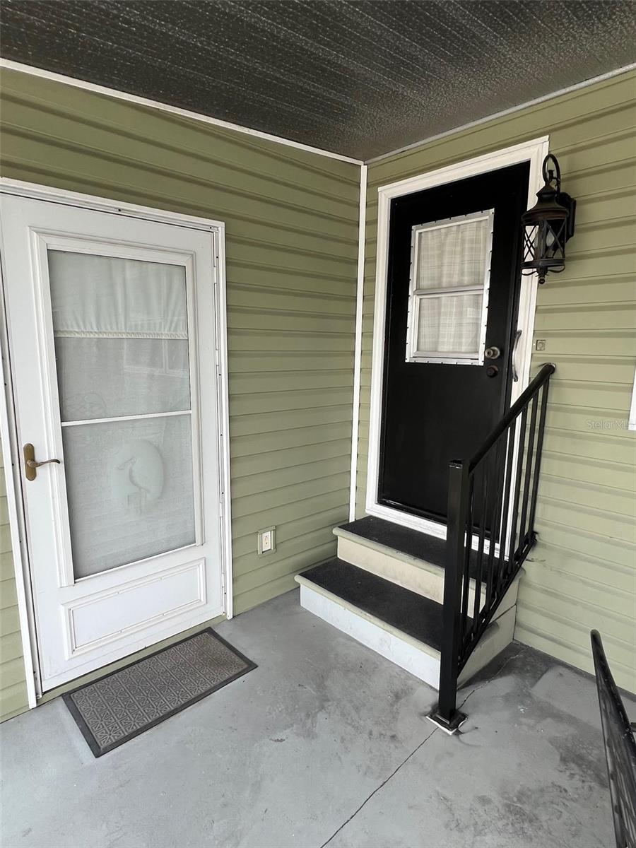 Listing photo id 3 for 4097 46th Avenue N 323