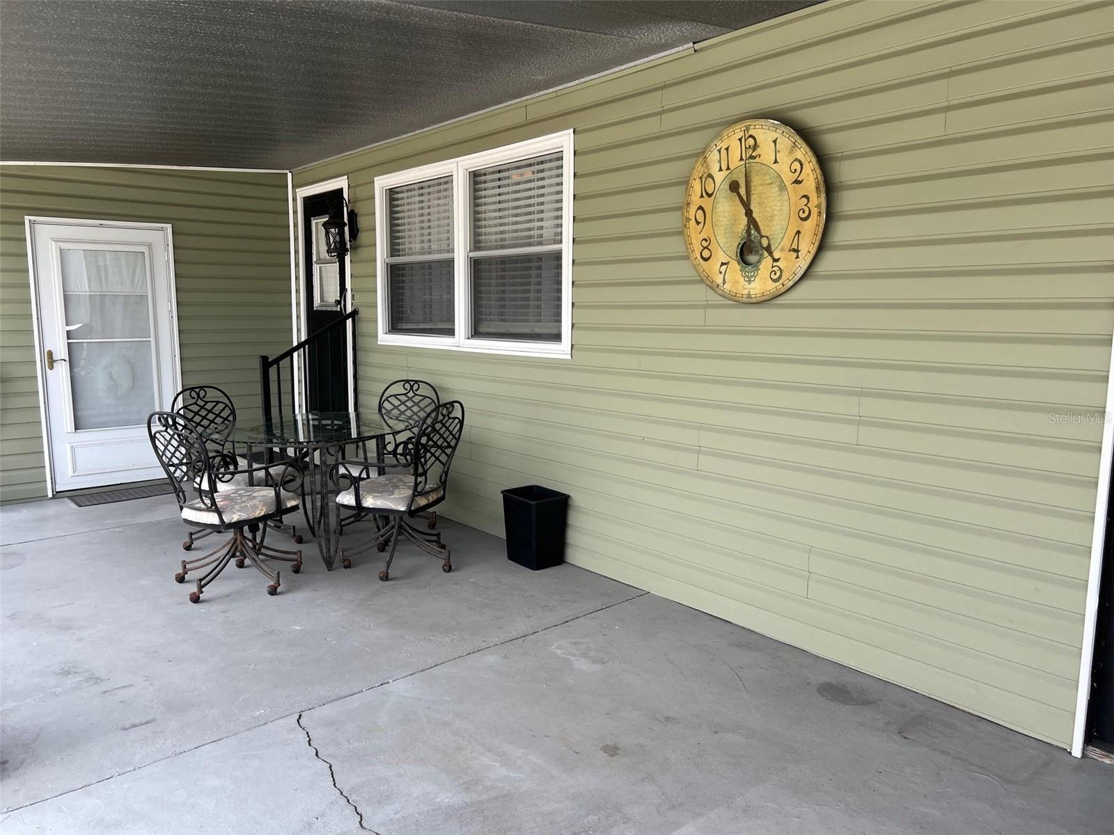 Listing photo id 4 for 4097 46th Avenue N 323