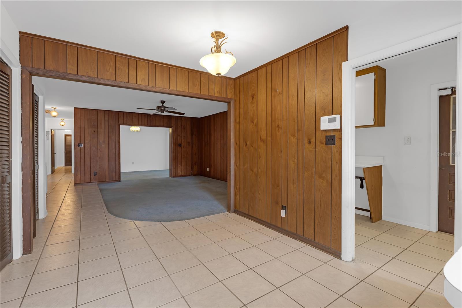 Listing photo id 12 for 7002 Doreen Street