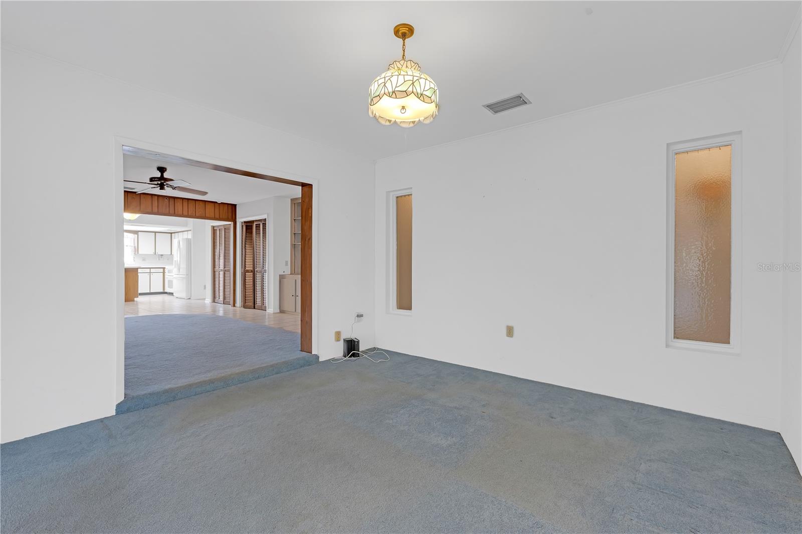 Listing photo id 17 for 7002 Doreen Street