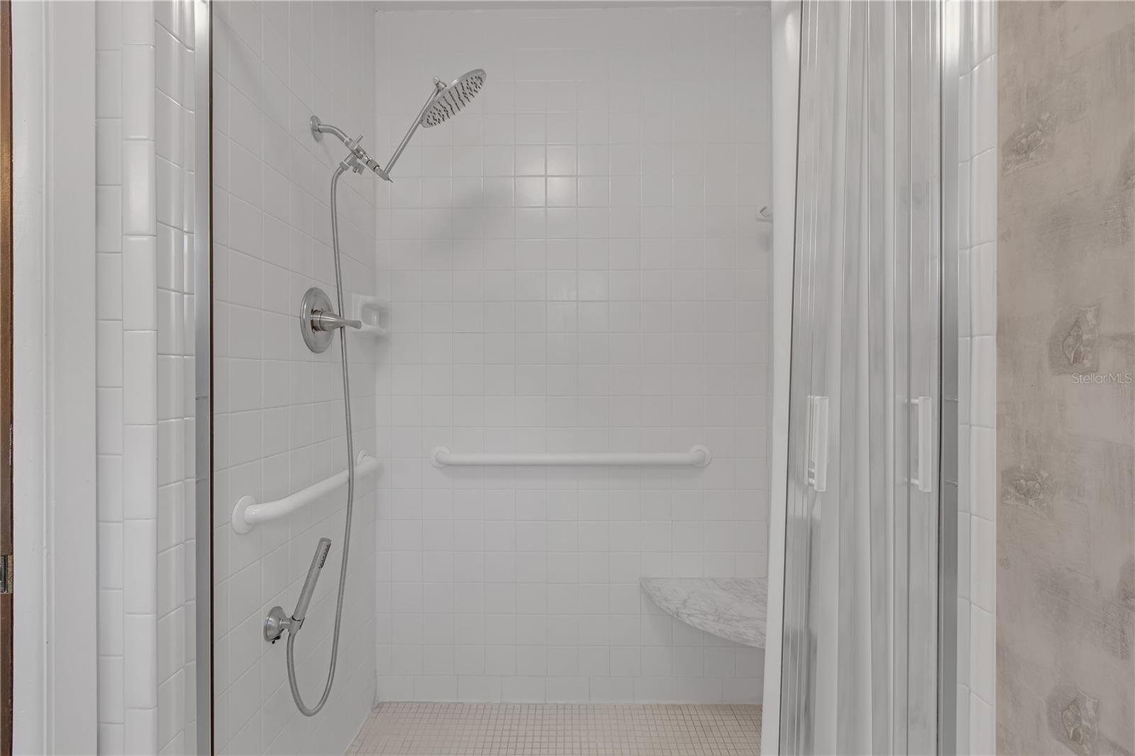 Listing photo id 24 for 7002 Doreen Street