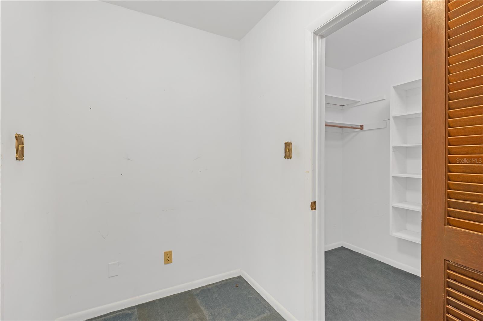 Listing photo id 26 for 7002 Doreen Street