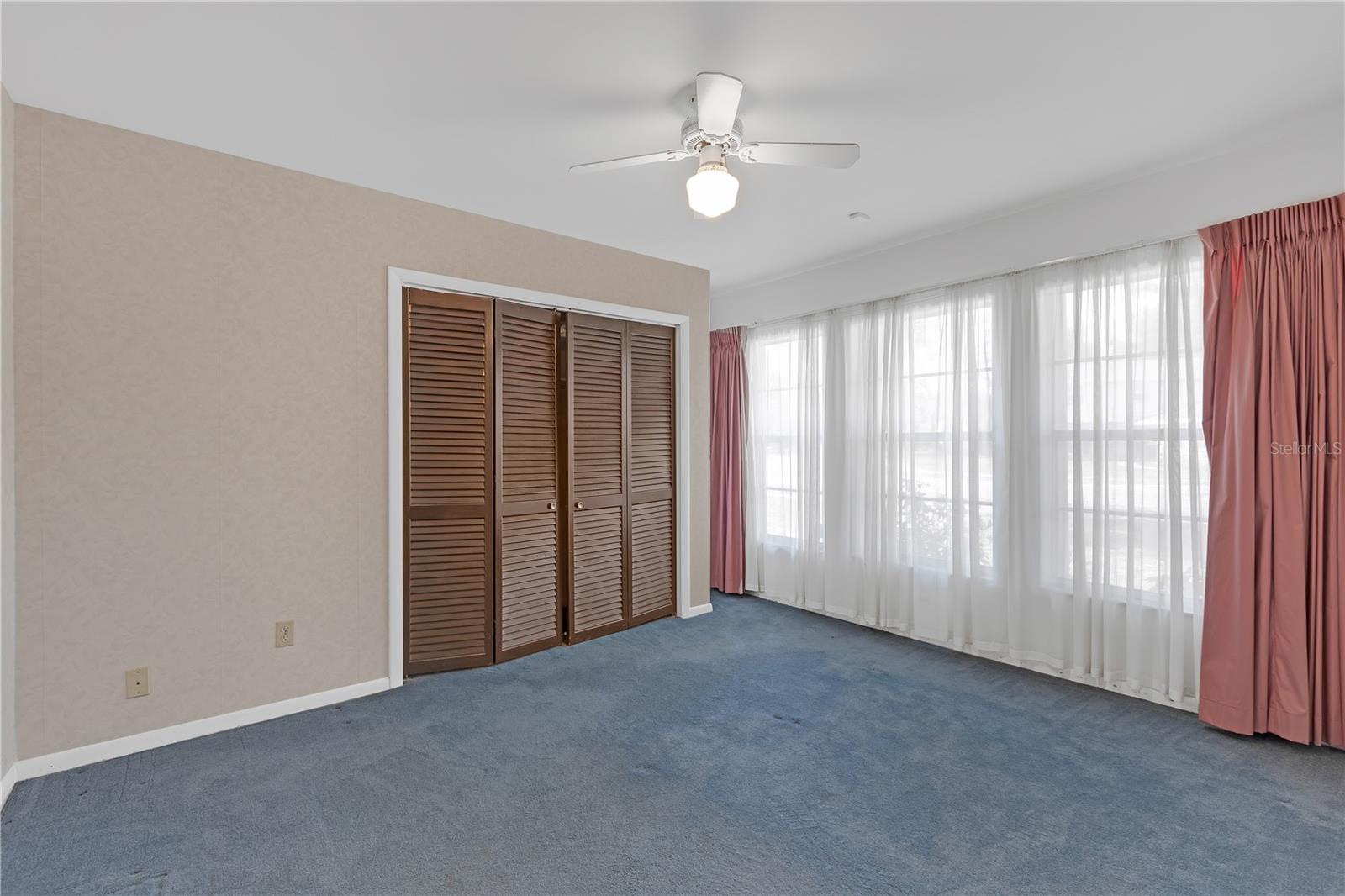 Listing photo id 28 for 7002 Doreen Street