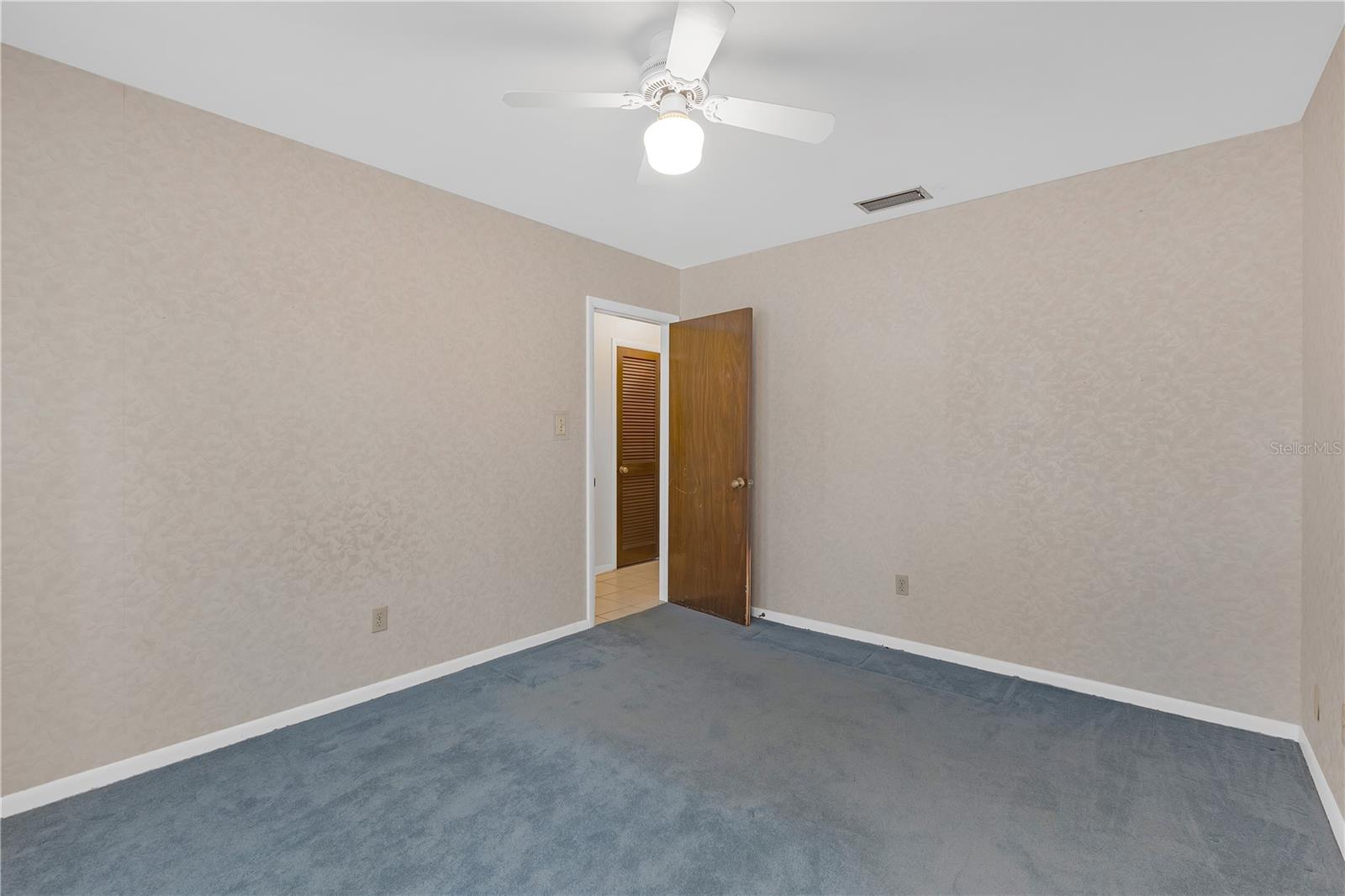 Listing photo id 29 for 7002 Doreen Street