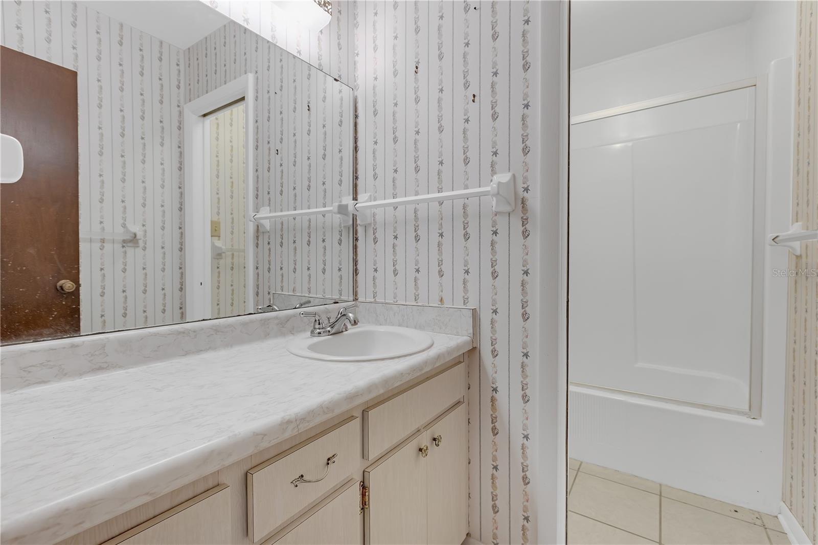 Listing photo id 30 for 7002 Doreen Street
