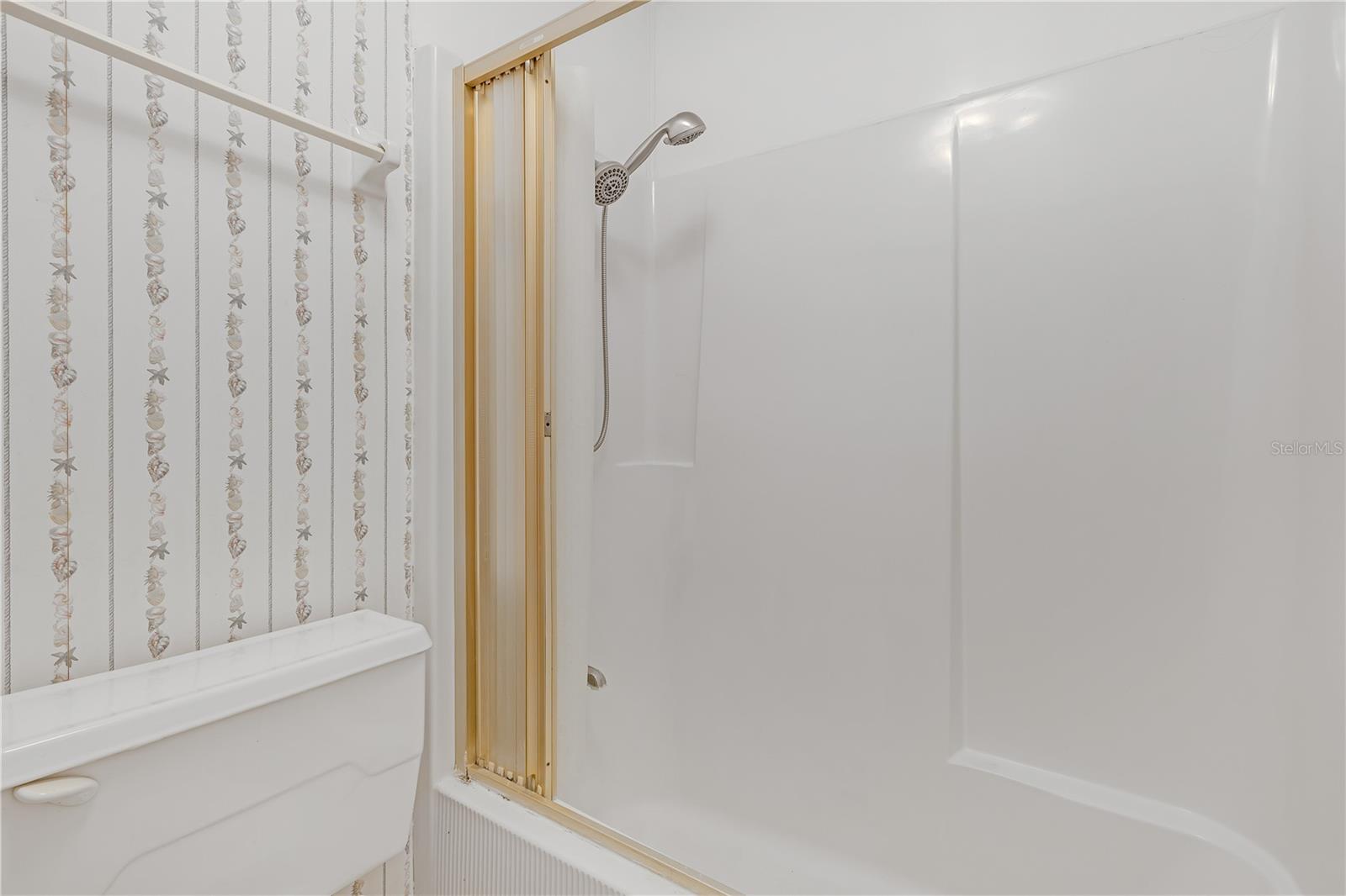 Listing photo id 31 for 7002 Doreen Street