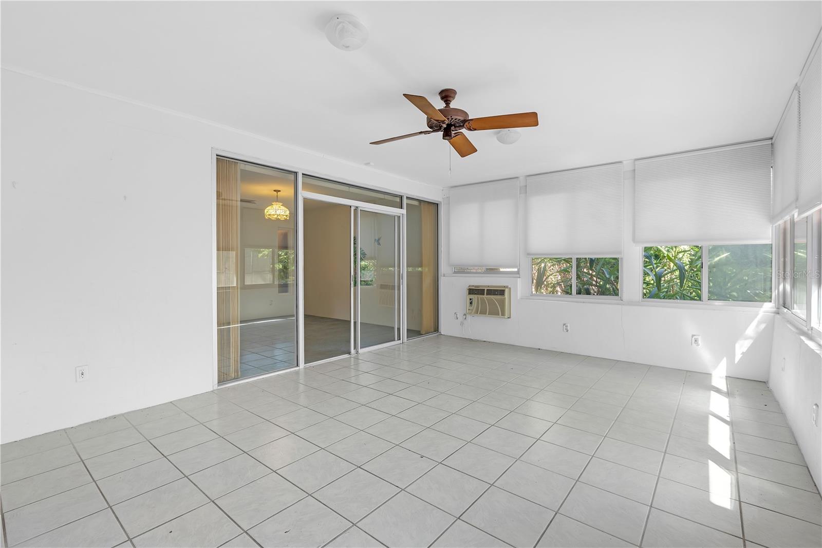 Listing photo id 36 for 7002 Doreen Street