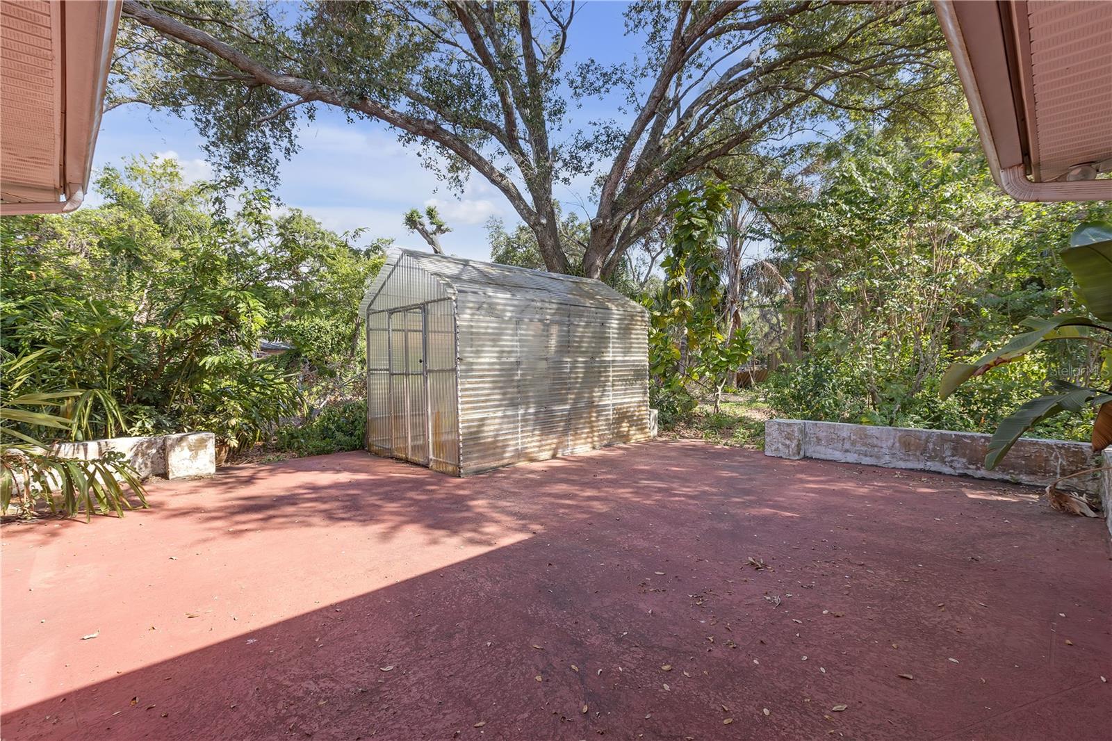 Listing photo id 37 for 7002 Doreen Street