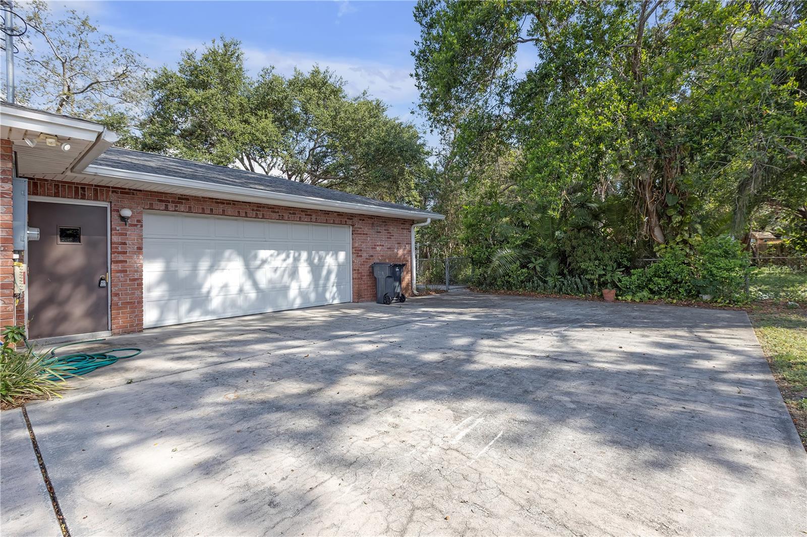 Listing photo id 45 for 7002 Doreen Street