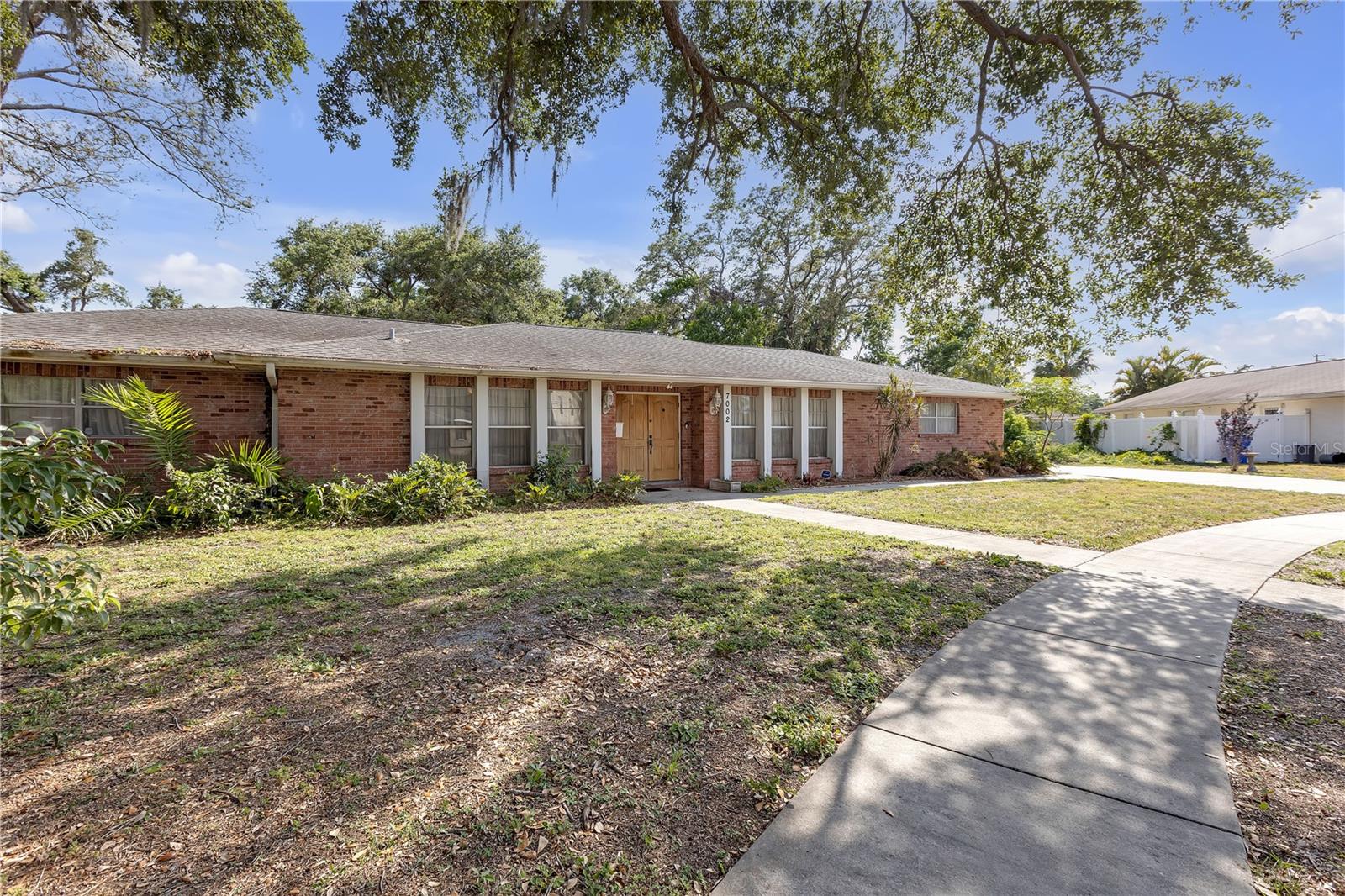 Listing photo id 49 for 7002 Doreen Street