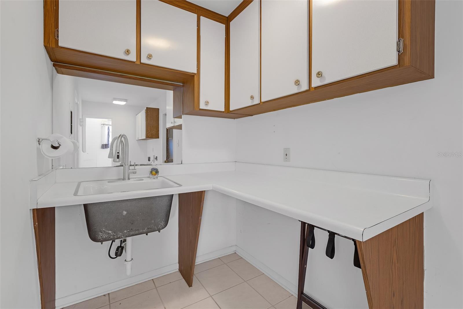 Listing photo id 50 for 7002 Doreen Street
