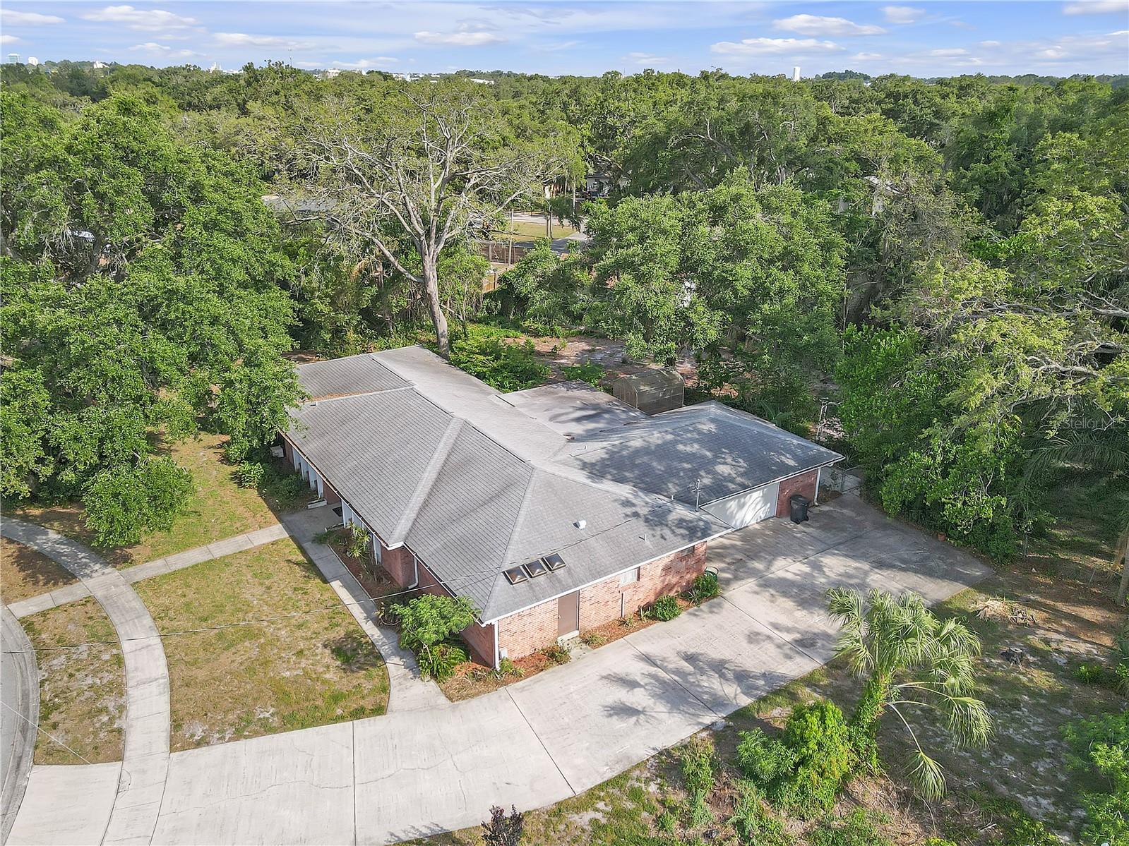 Listing photo id 54 for 7002 Doreen Street