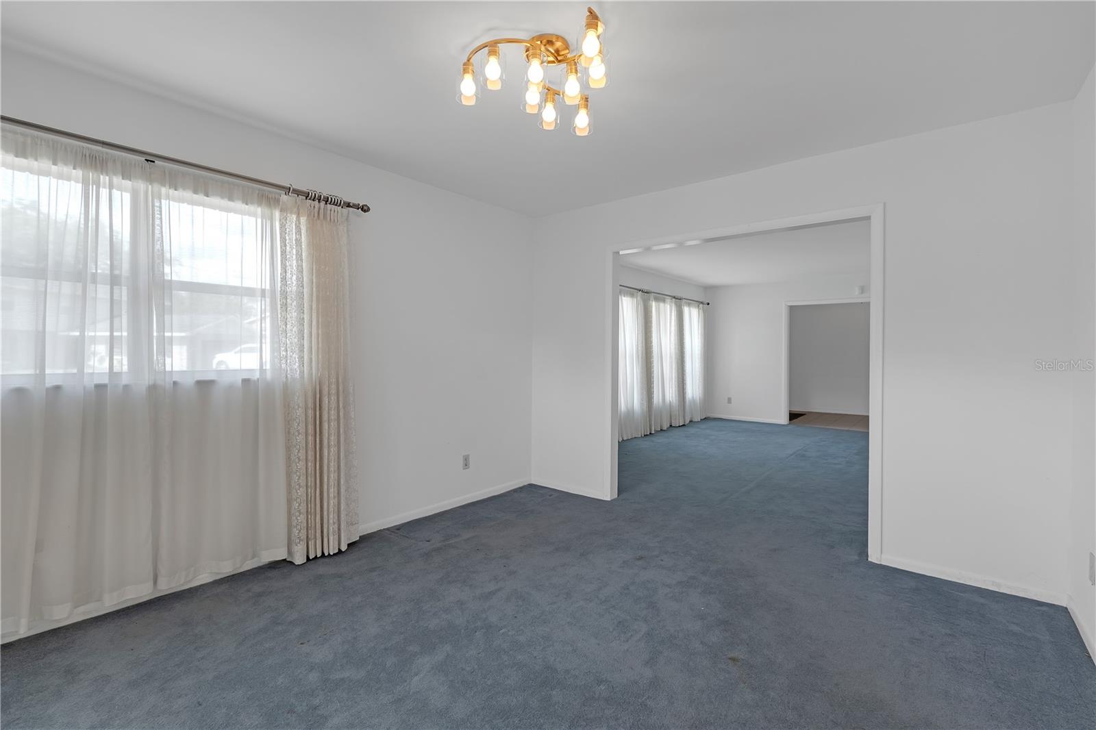Listing photo id 5 for 7002 Doreen Street