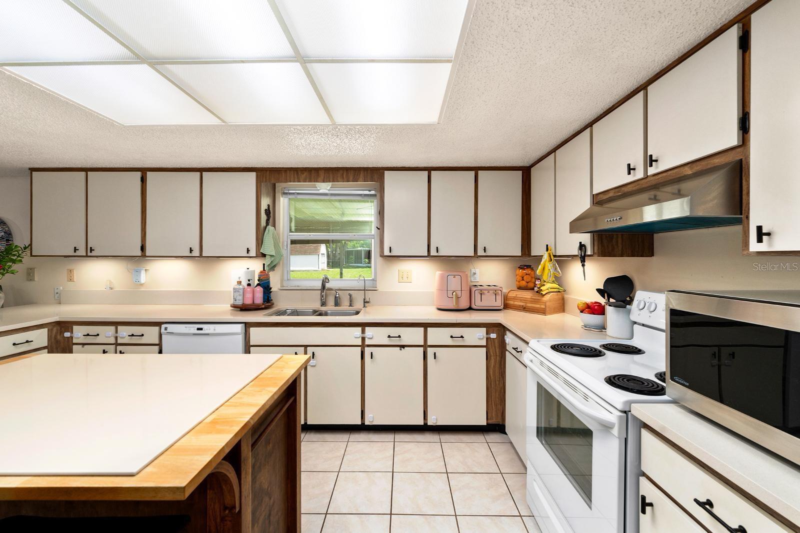Image 12 of 27 For 39243 6th Avenue