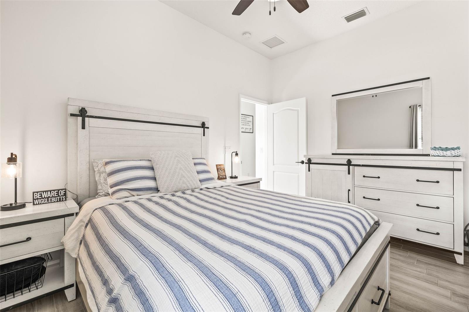 Image 23 of 57 For 1741 Beaconsfield Dr