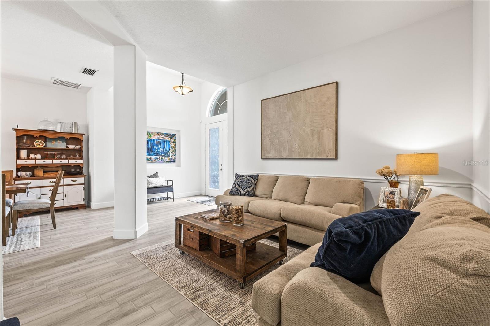 Image 7 of 57 For 1741 Beaconsfield Dr
