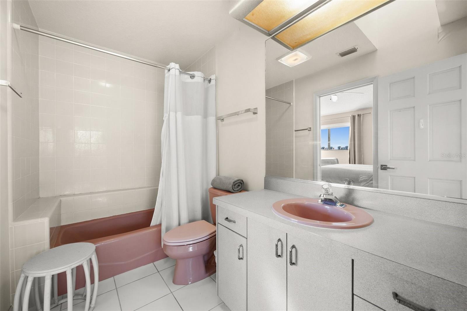 Image 38 of 81 For 5287 61st Avenue S