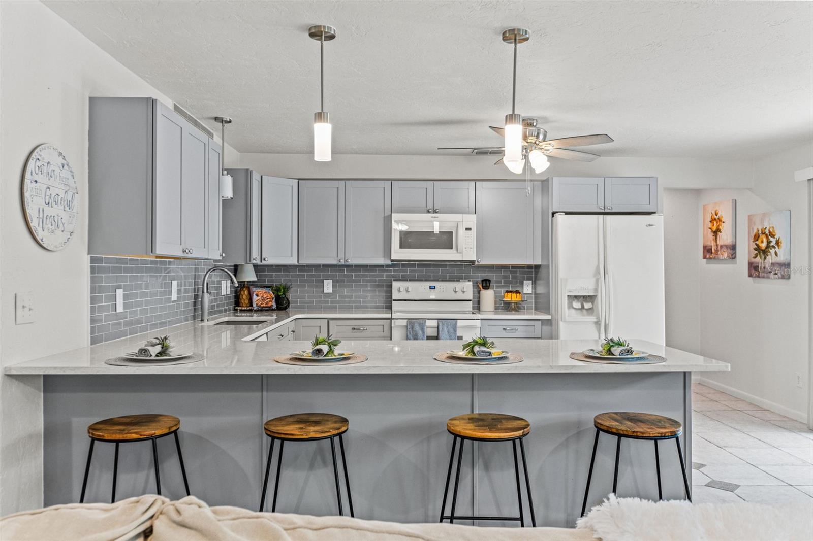 Listing photo id 9 for 3956 Tamarisk Point