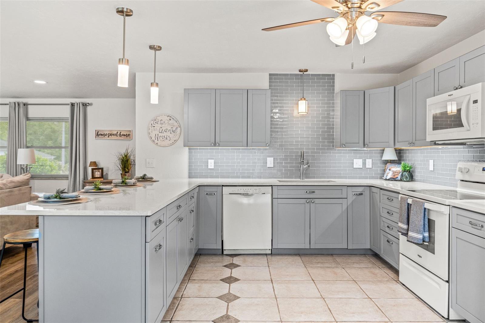 Listing photo id 10 for 3956 Tamarisk Point