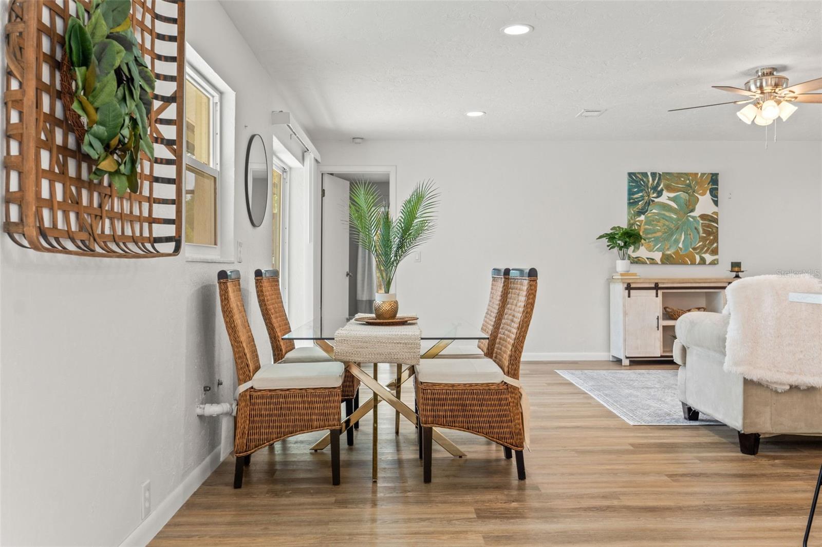 Listing photo id 11 for 3956 Tamarisk Point