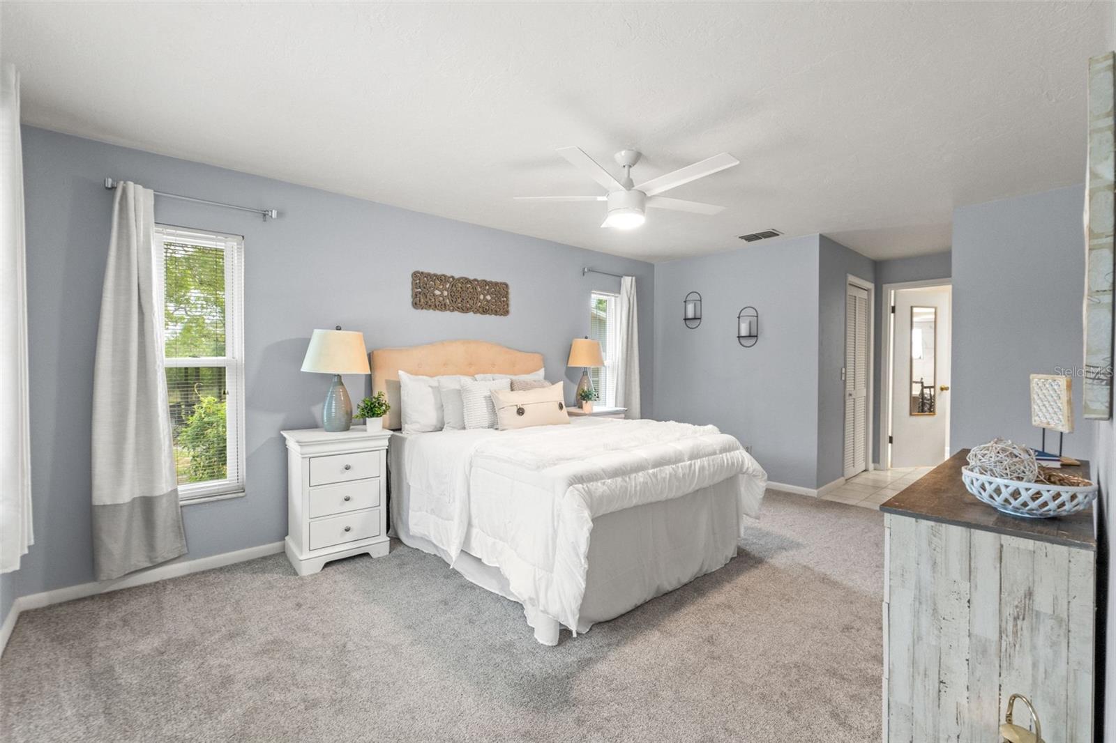 Listing photo id 13 for 3956 Tamarisk Point