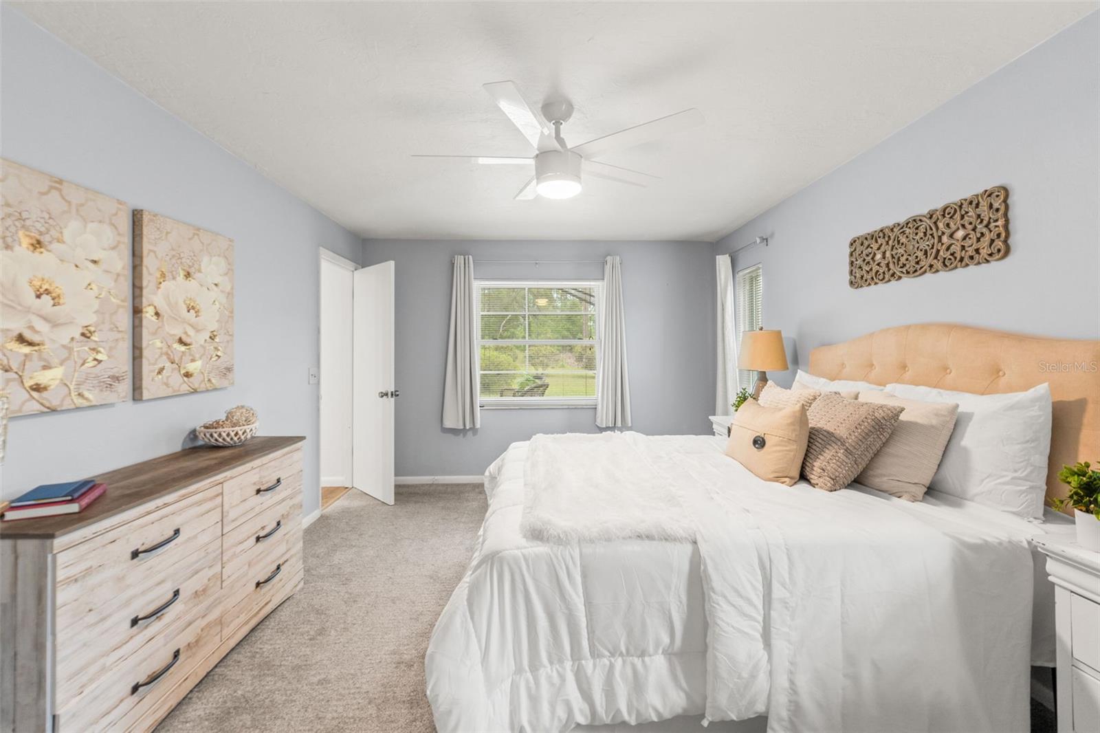 Listing photo id 14 for 3956 Tamarisk Point