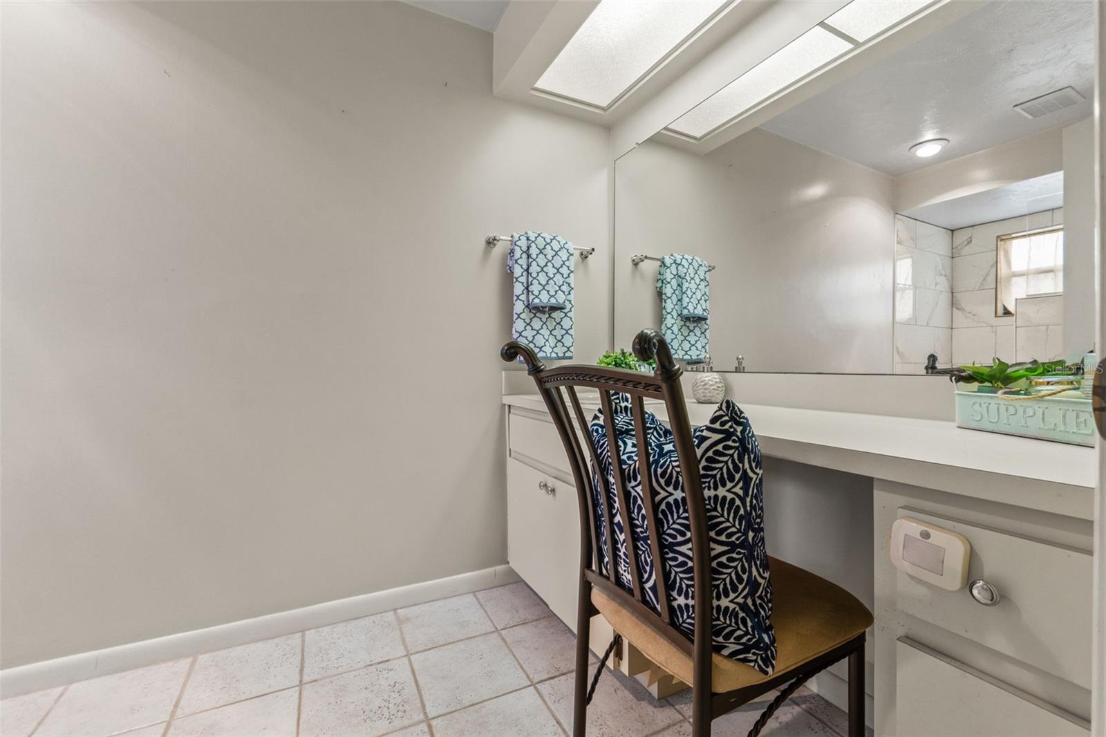 Listing photo id 17 for 3956 Tamarisk Point