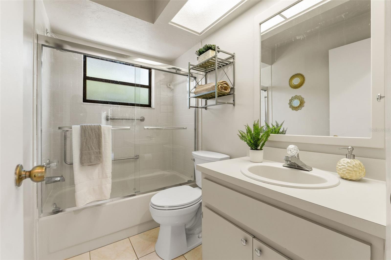 Listing photo id 20 for 3956 Tamarisk Point