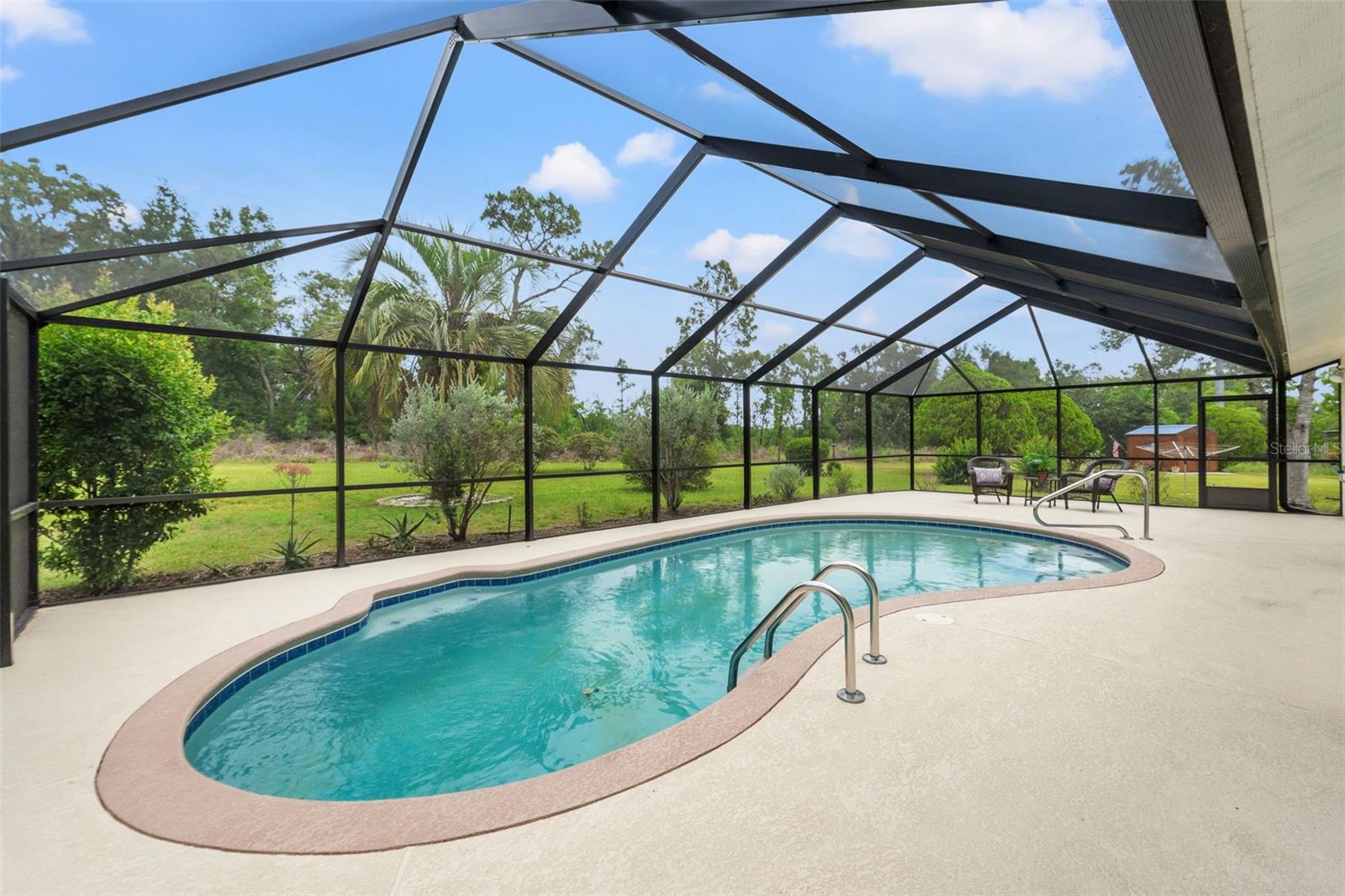 Listing photo id 24 for 3956 Tamarisk Point