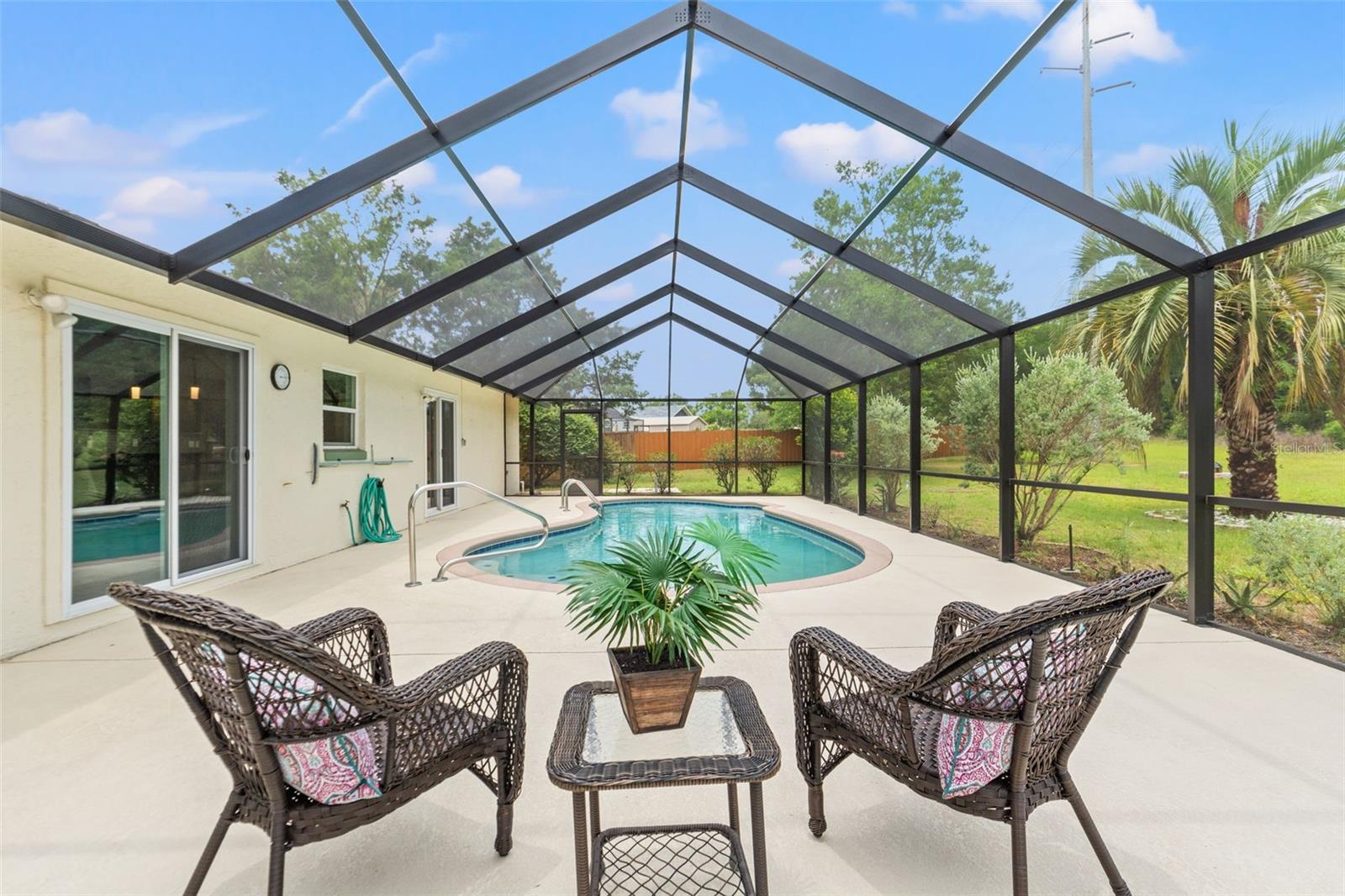 Listing photo id 25 for 3956 Tamarisk Point