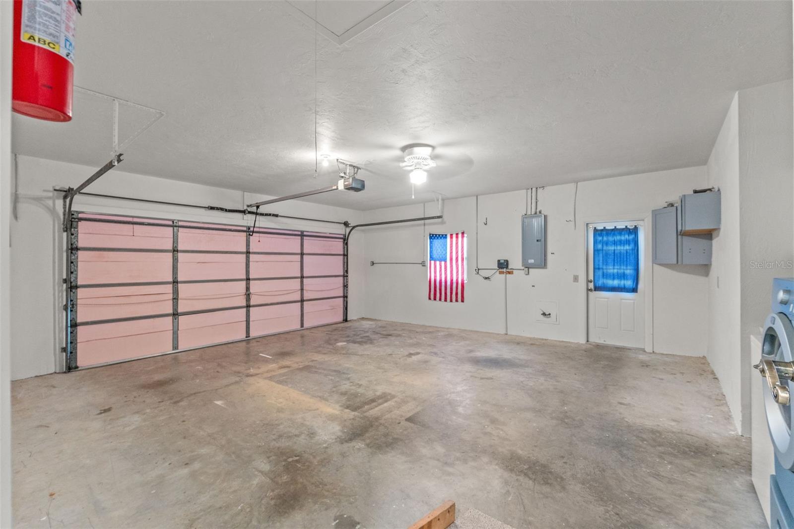 Listing photo id 32 for 3956 Tamarisk Point