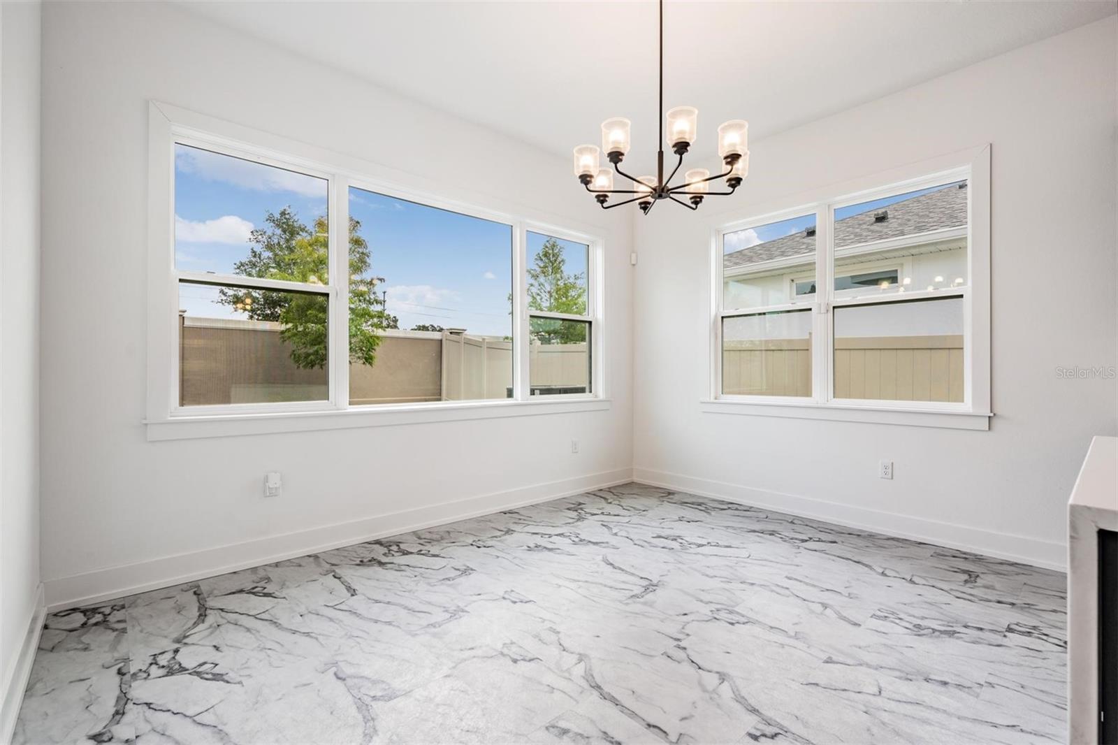 Image 17 of 56 For 8373 Ivy Stark Boulevard