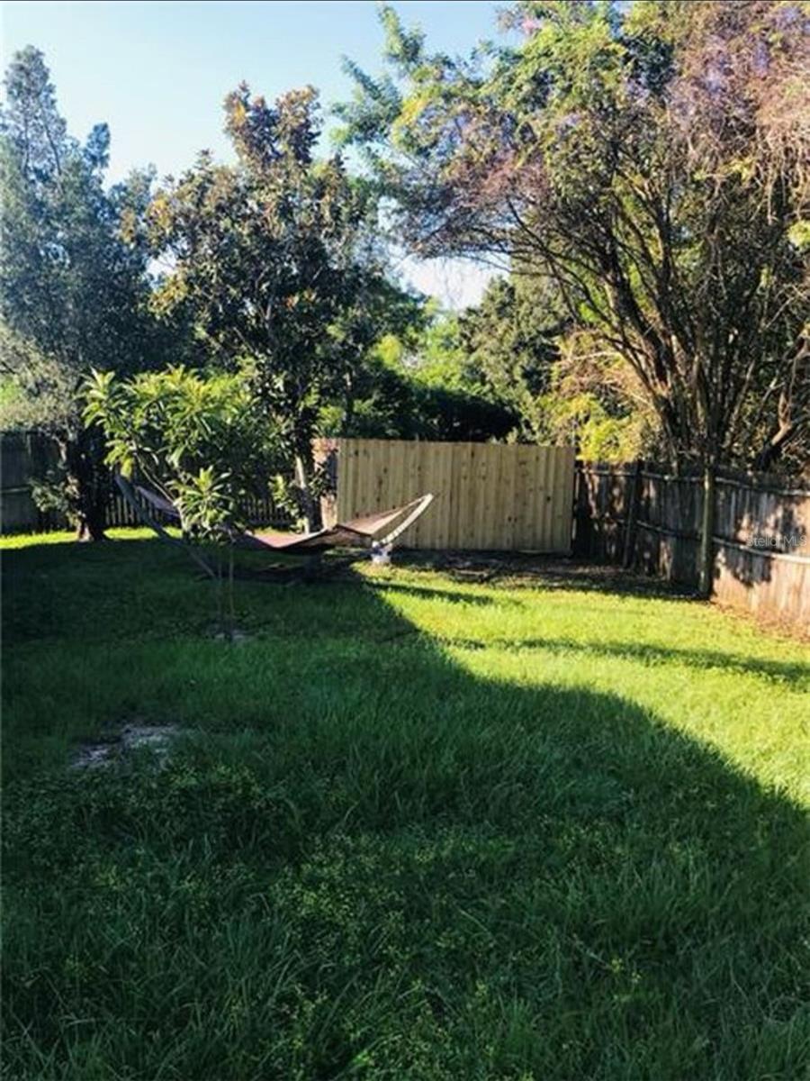 Image 19 of 20 For 10327 Oleander Drive