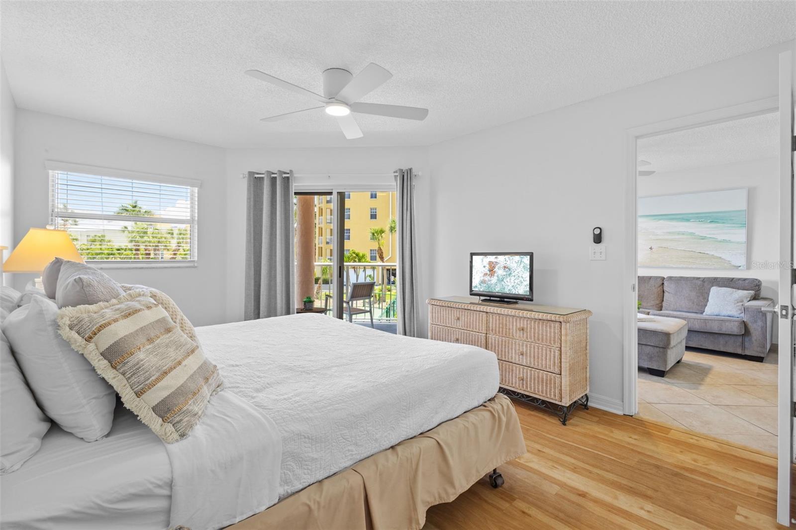 Image 14 of 43 For 5445 Gulf Boulevard 210