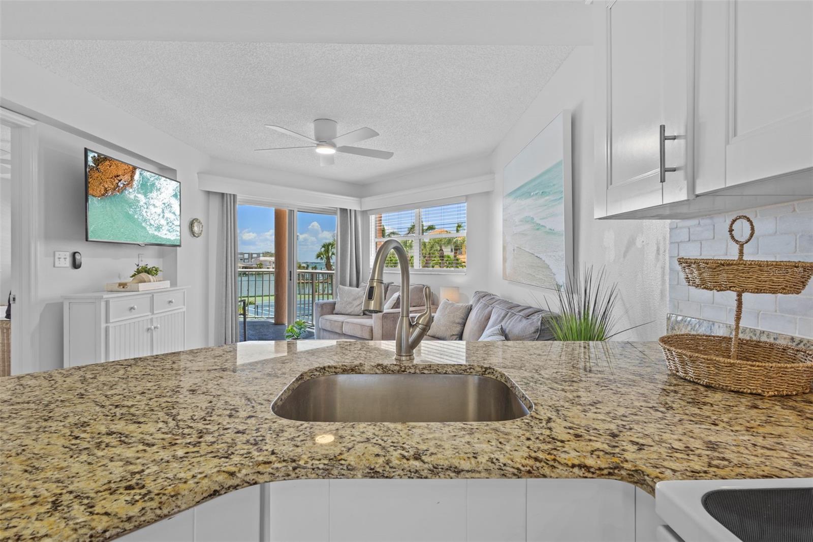 Image 6 of 43 For 5445 Gulf Boulevard 210