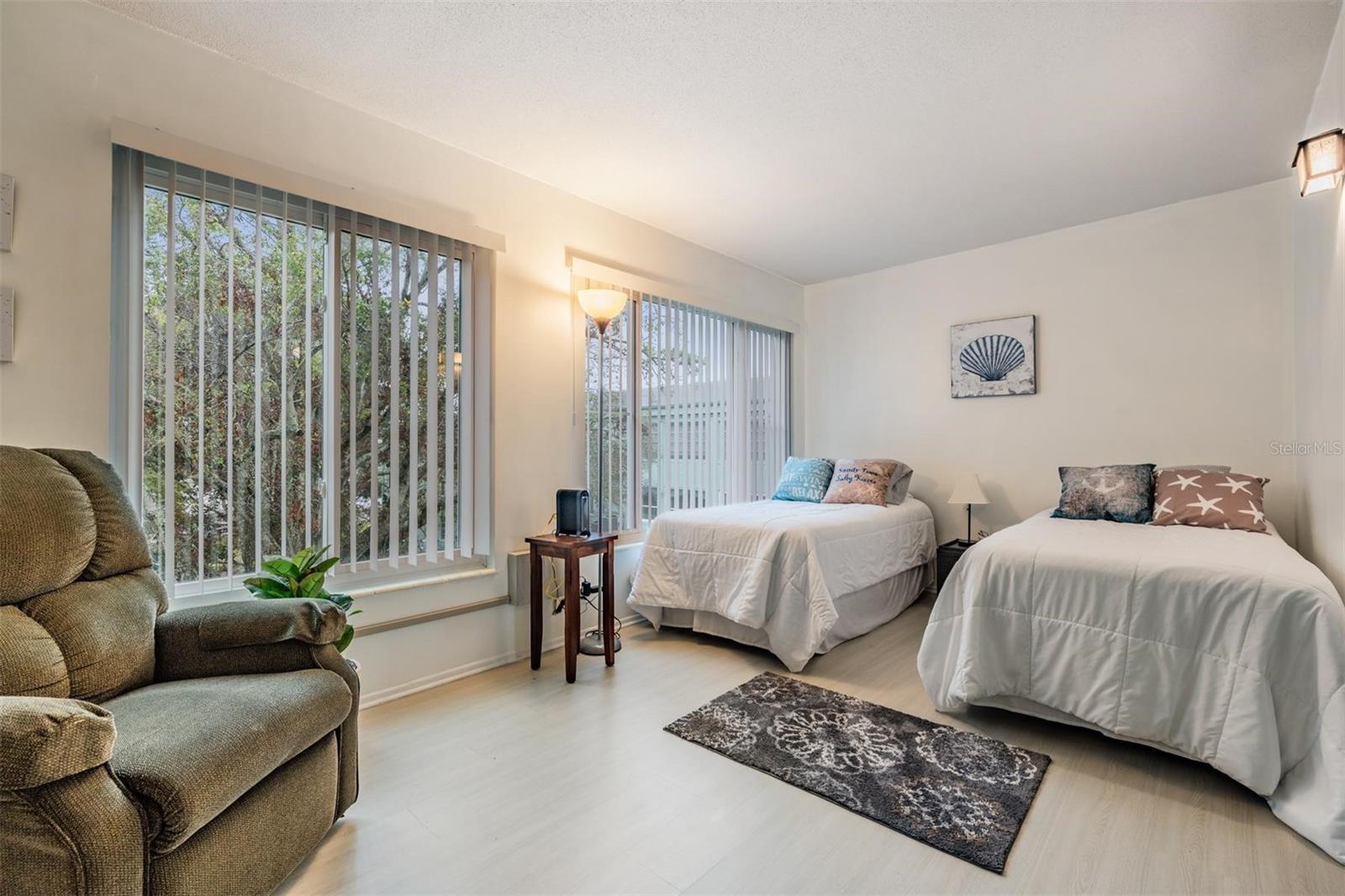 Image 4 of 17 For 2042 Australia Way W 66