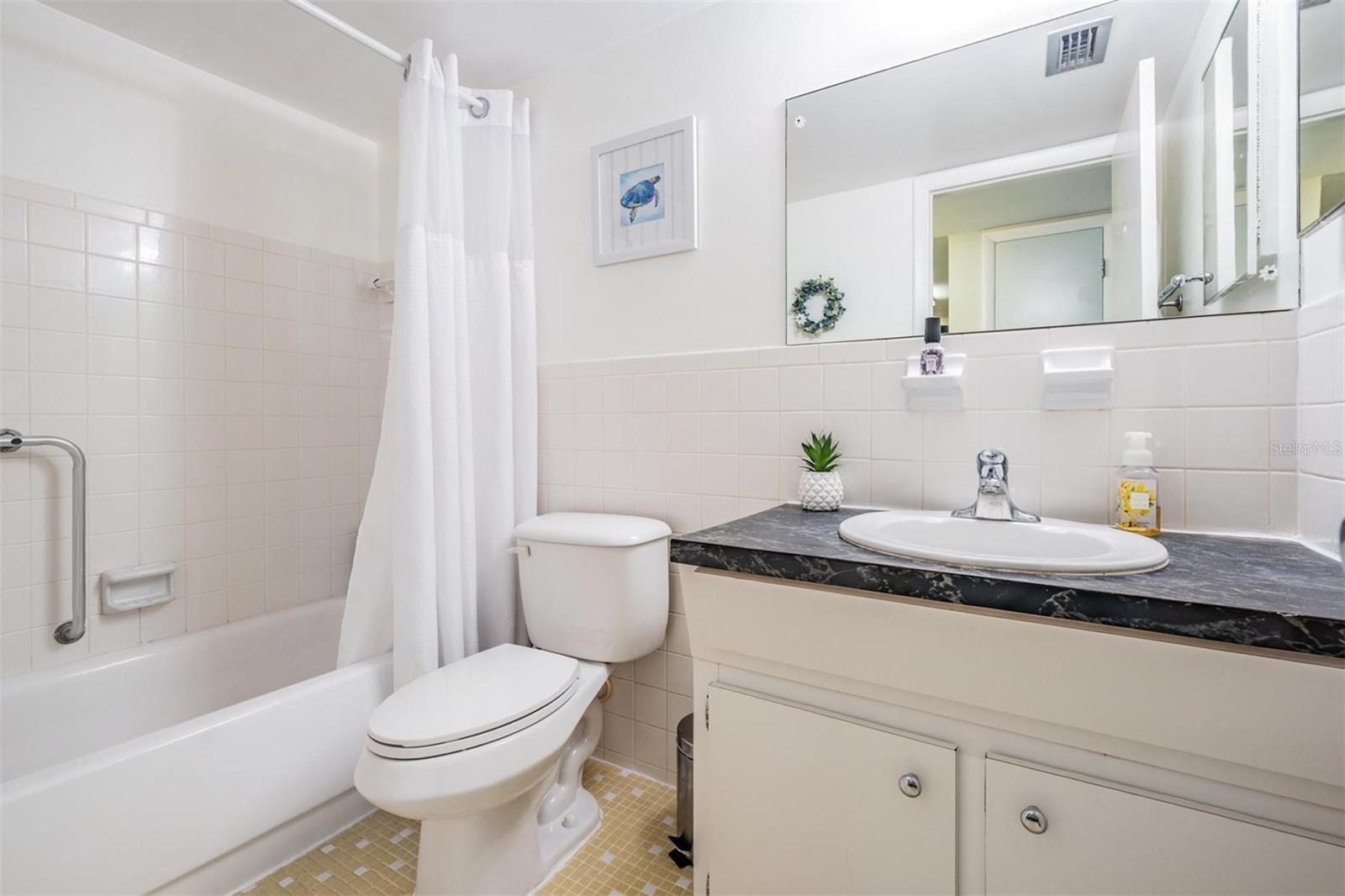 Image 7 of 17 For 2042 Australia Way W 66