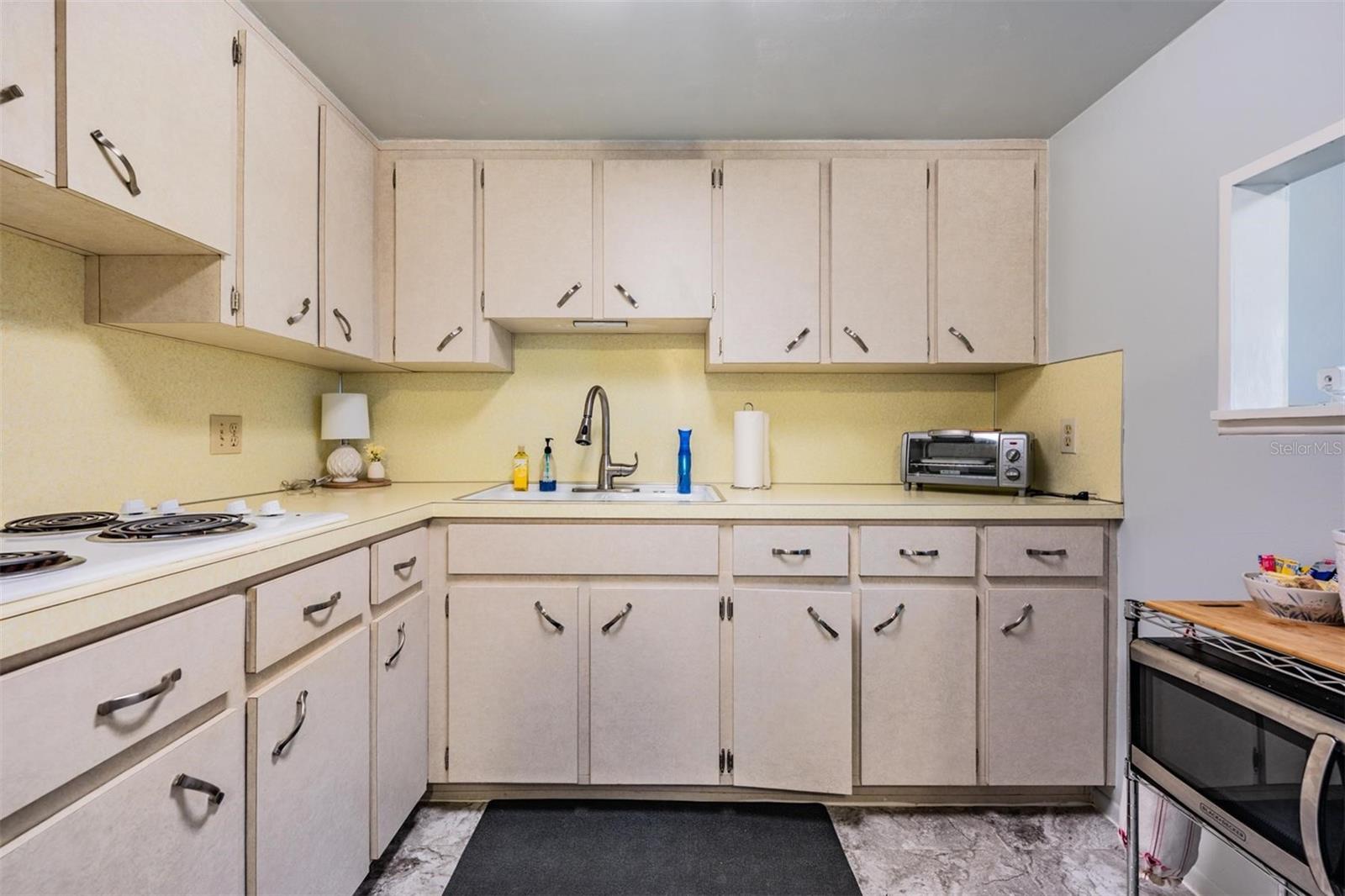 Image 9 of 17 For 2042 Australia Way W 66