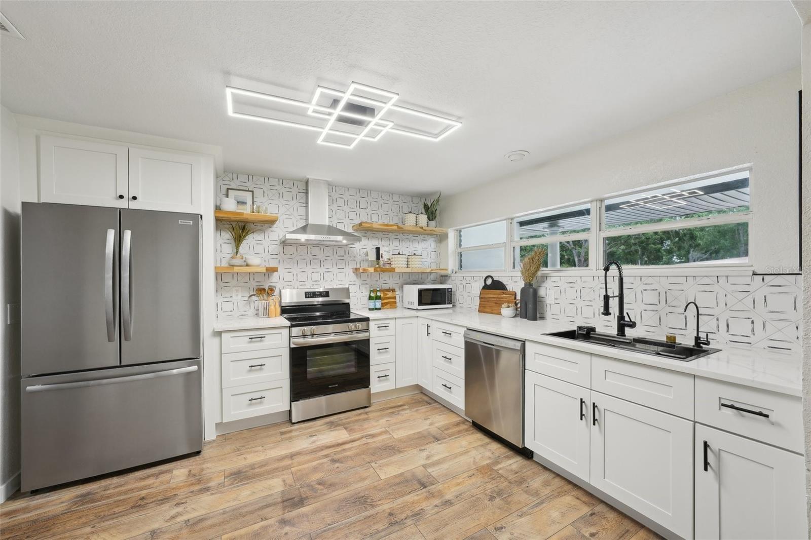 Image 12 of 49 For 4609 Lois Avenue